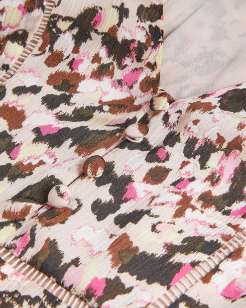 LUCEEYA-Dresses-You can always rely on LUCEEYA. Featuring an exclusive abstract print, flirty lace inserts and floaty blouson sleeves, this dress is pure romance and elegance. A striking statement piece, you'll make a big impression with this one in your wardrobe. Midi dress Abstract print Blouson sleeves Ladder lace inserts V-neck Zip fastening Roos is 5'11" / 1.80m and wears Dusky Pink in a Ted size 1- Ted Baker Romania